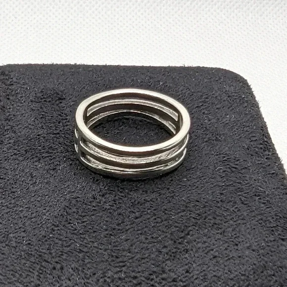Abstract band ring - Picture 3 of 6